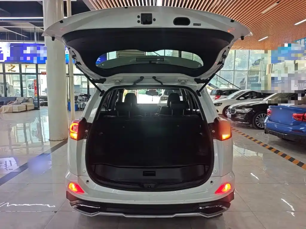 Toyota RAV4 — миниатюра 19