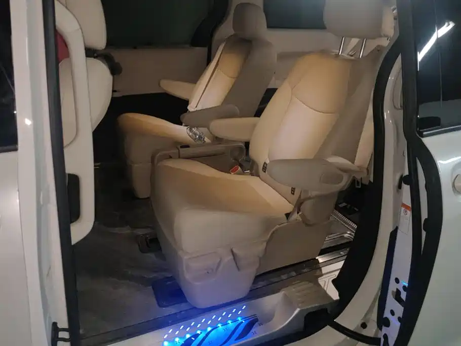Toyota Granvia — миниатюра 11