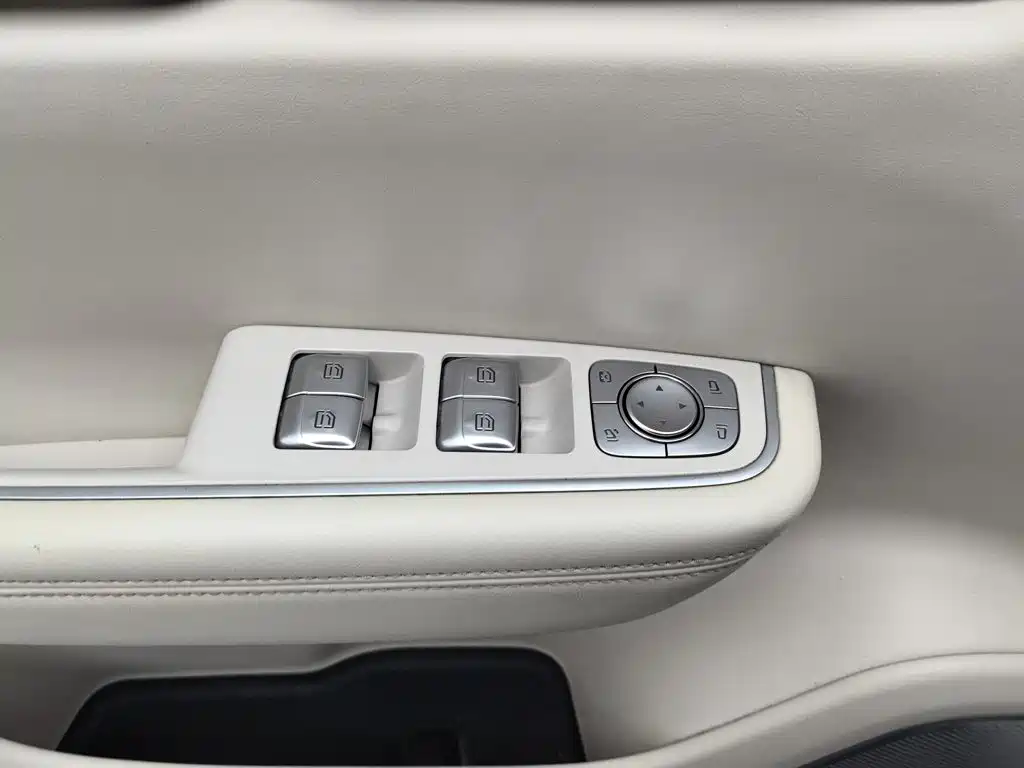 Li Auto Li ONE — миниатюра 9