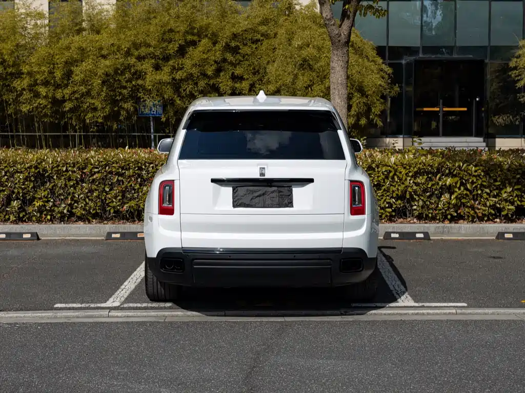 Rolls-Royce Cullinan 2022 мест