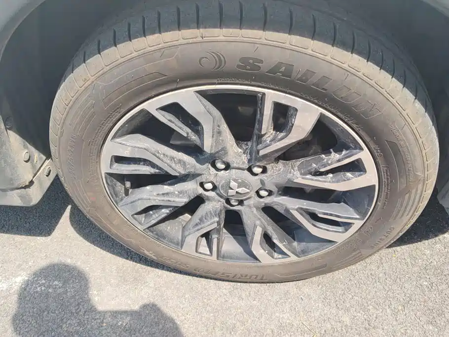 Mitsubishi Outlander — миниатюра 6