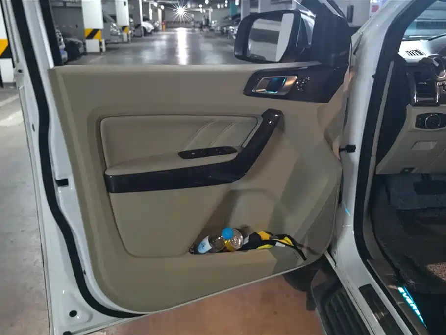 Ford Everest 2017 2.0T AT Flagship 7 мест