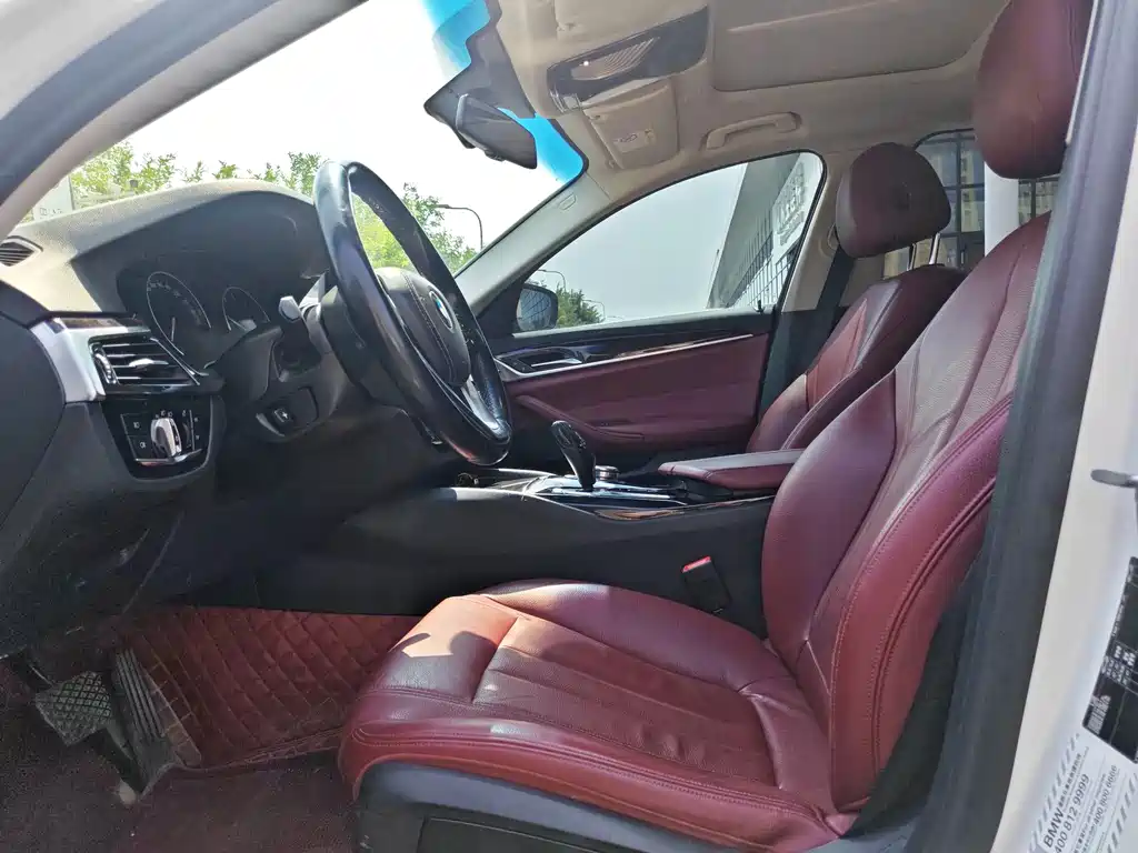 BMW 5 Series — миниатюра 12
