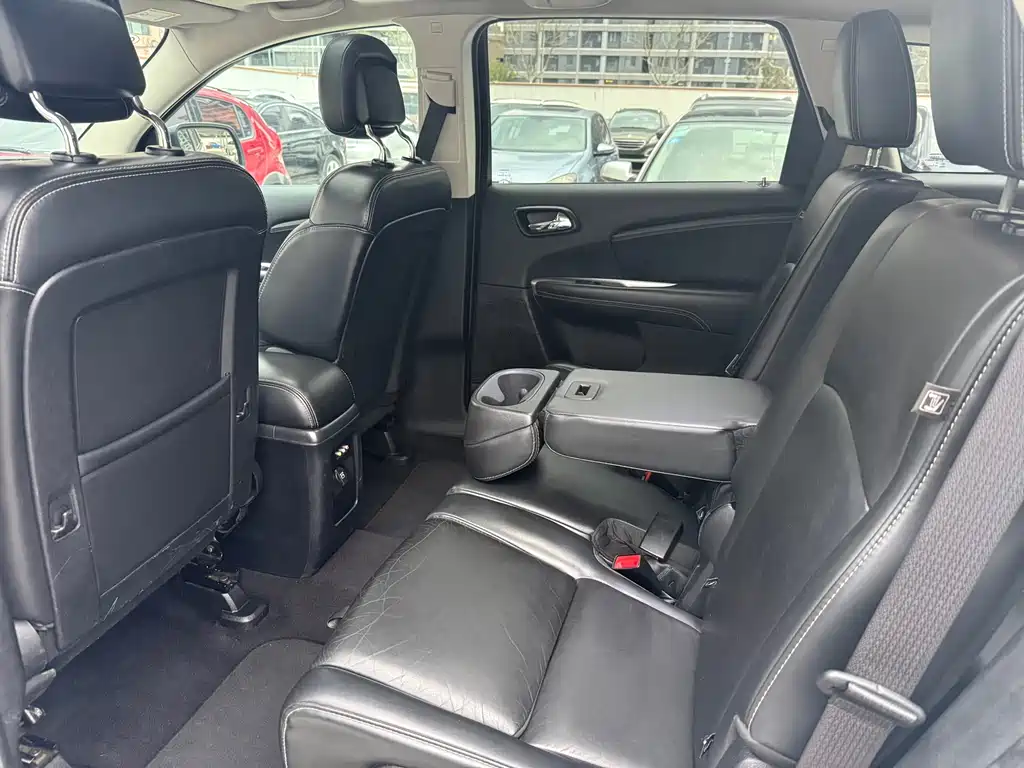 Dodge Journey 2.4L 2WD Premium Fashion Edition, фото 5