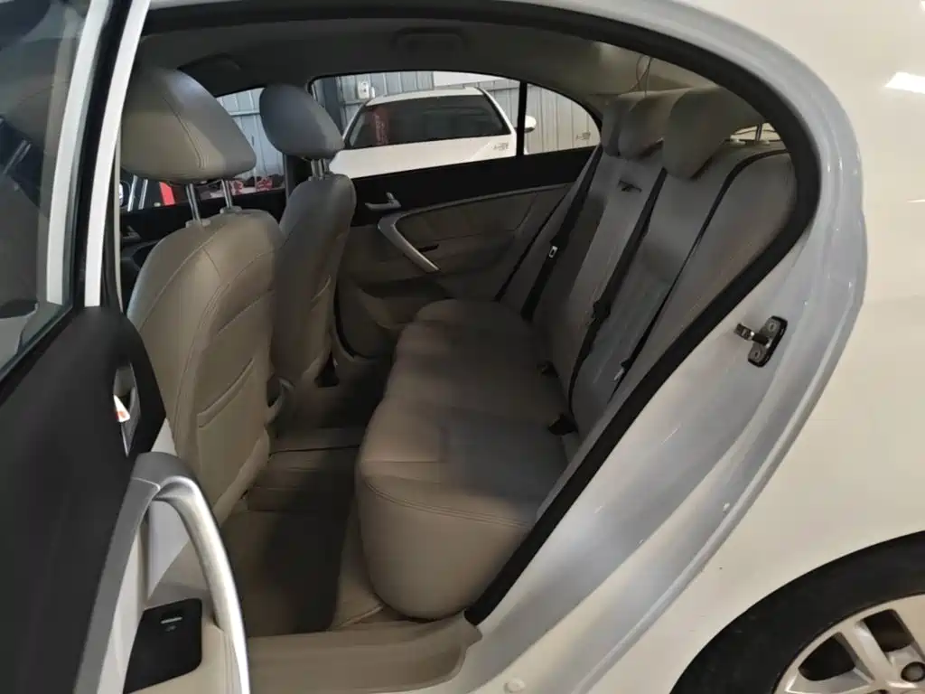 Geely Emgrand — миниатюра 17