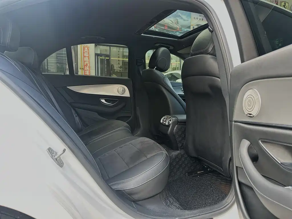 Mercedes-Benz E-Class — миниатюра 12