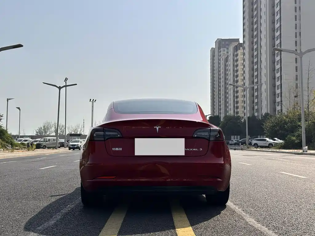 Tesla Model 3 — миниатюра 12