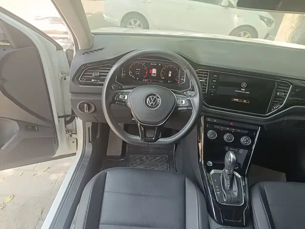 Volkswagen T-Roc — миниатюра 11