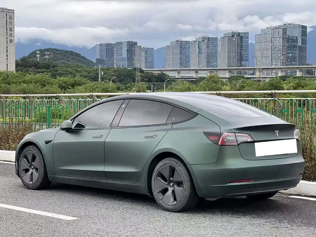Tesla Model 3 — миниатюра 6