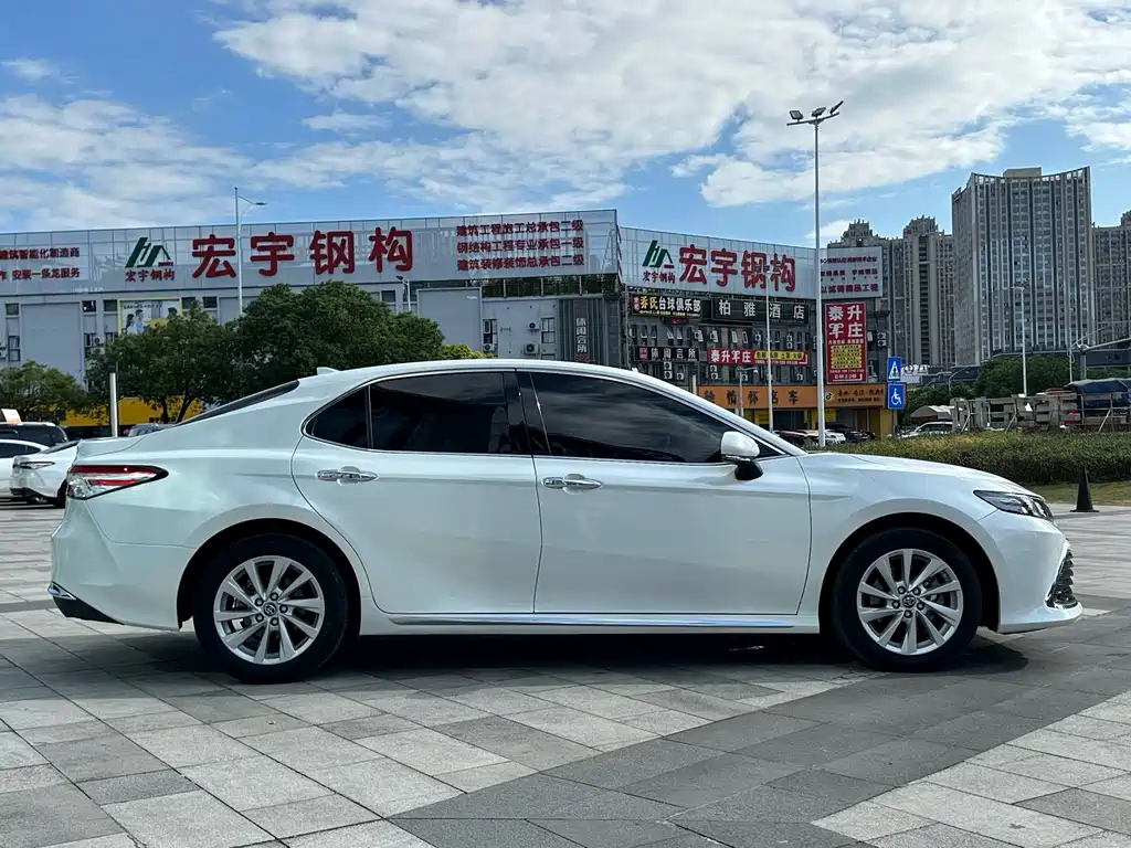 Toyota Camry — миниатюра 5