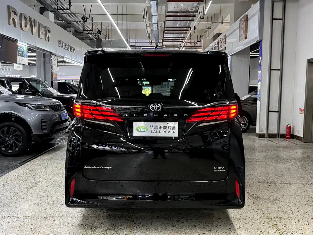 Toyota Alphard — миниатюра 10