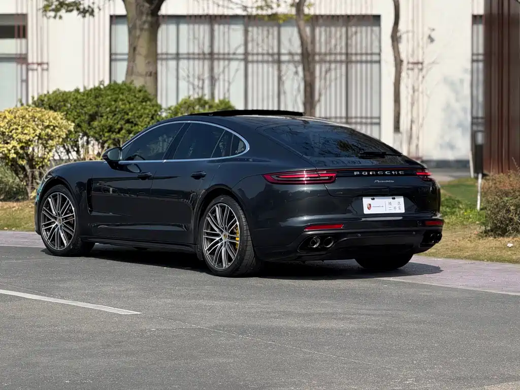 PORSCHE PANAMERA