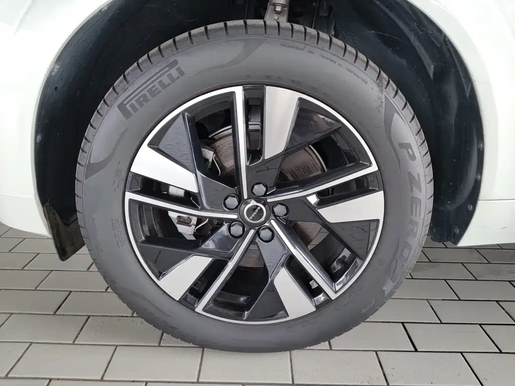 Volvo XC60 2026 B5 Luxury