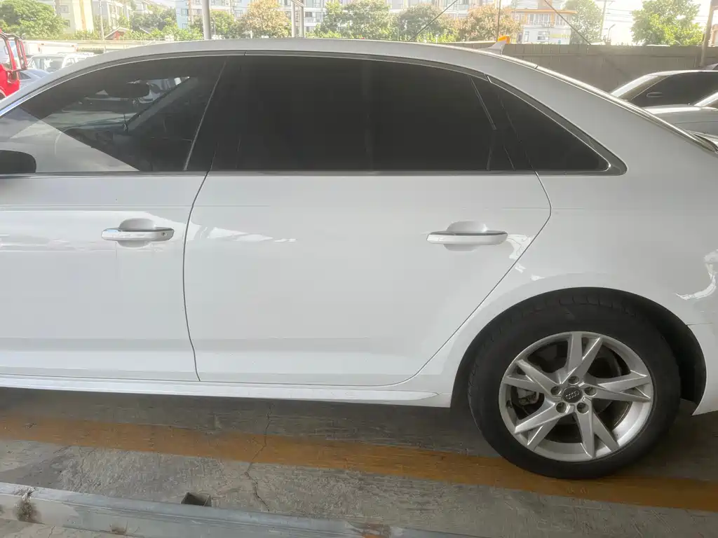 Audi A4L — миниатюра 4