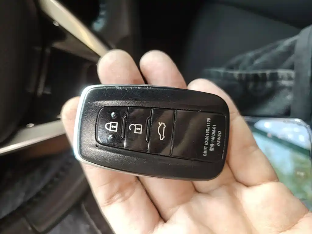 Toyota Camry — миниатюра 9