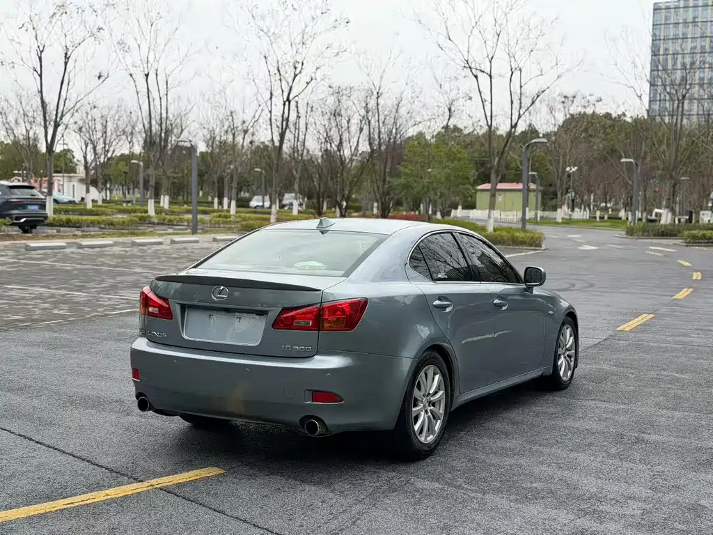 Lexus IS — миниатюра 7