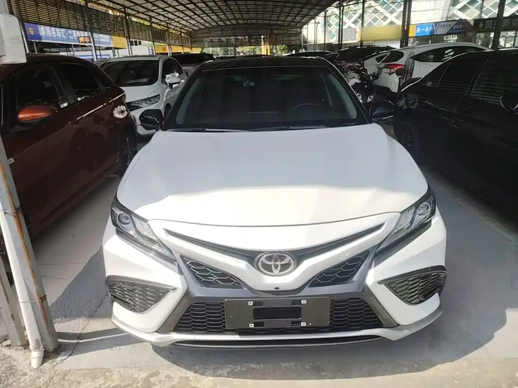 Toyota Camry — миниатюра 3