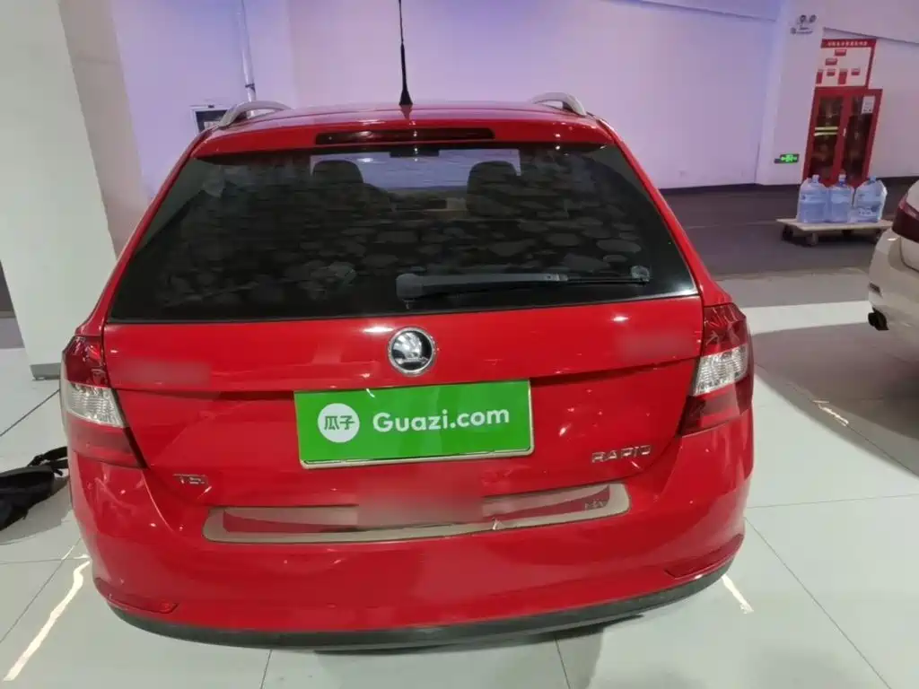 Skoda Rapid Spaceback — миниатюра 6