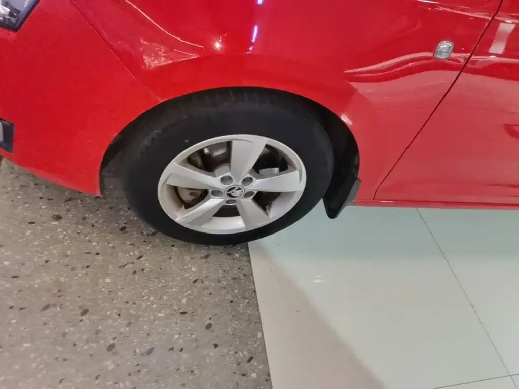 Skoda Rapid Spaceback — миниатюра 23