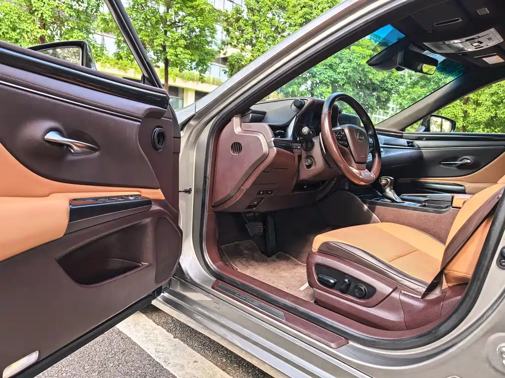 Lexus ES — миниатюра 8