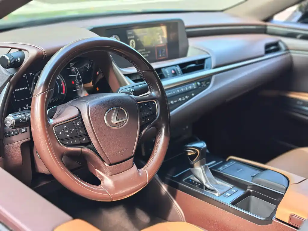 Lexus ES — миниатюра 7