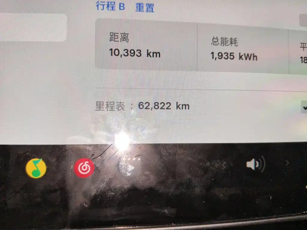 Tesla Model Y — миниатюра 9