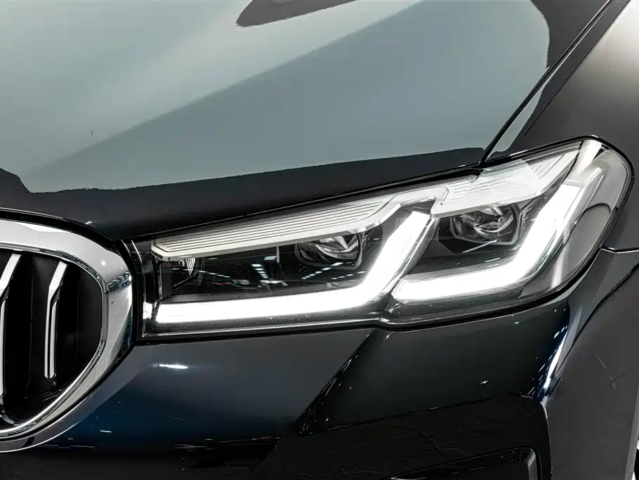 BMW 5 Series — миниатюра 4