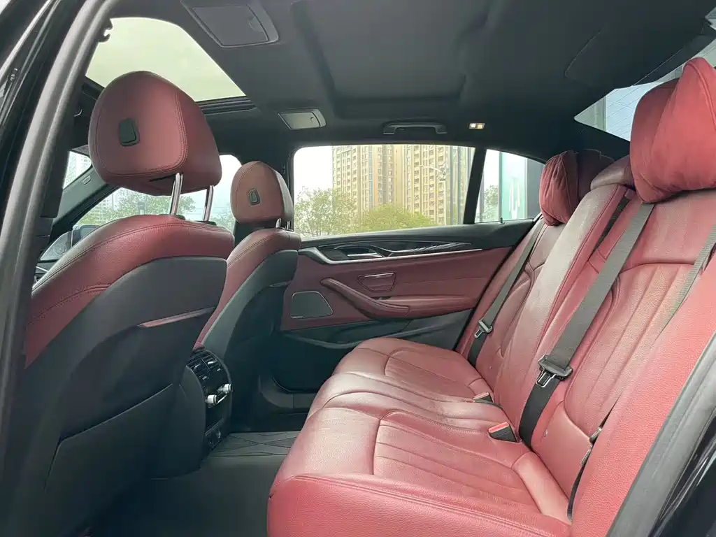 BMW 5 Series — миниатюра 9