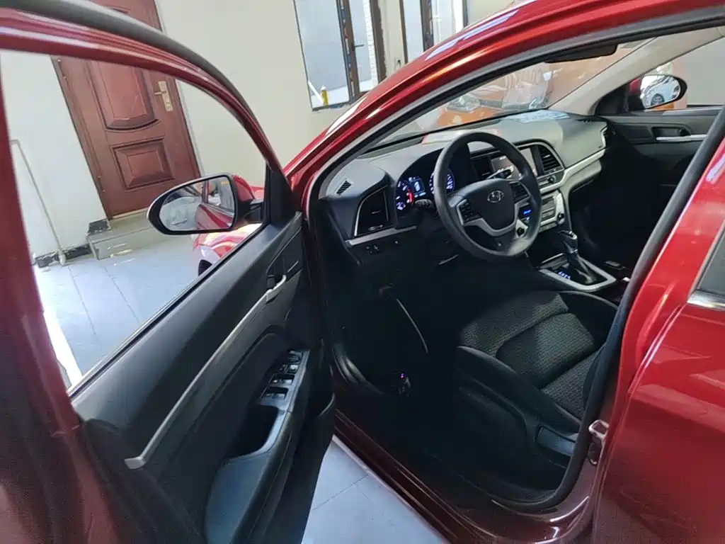 Hyundai Elantra — миниатюра 16