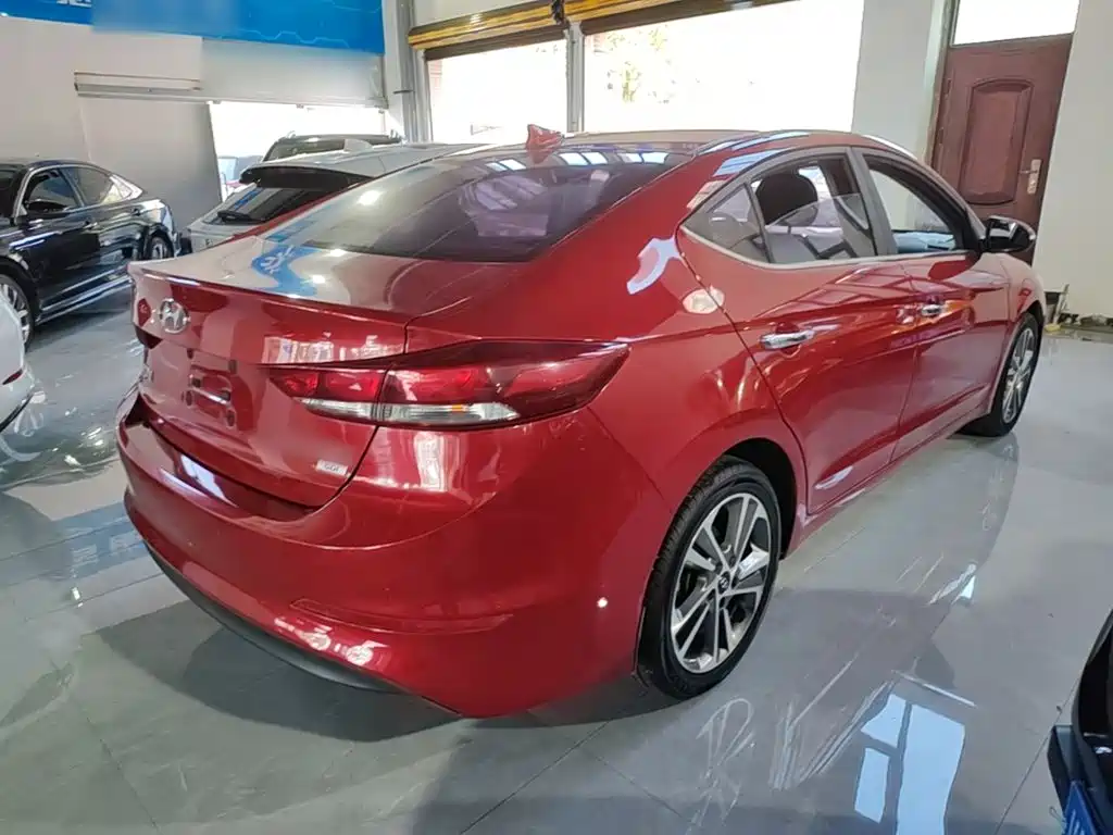 Hyundai Elantra — миниатюра 7