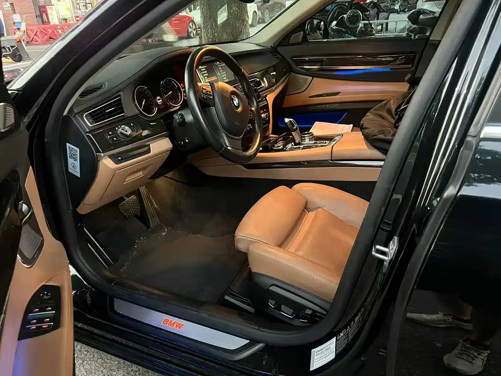 BMW 7 Series — миниатюра 5
