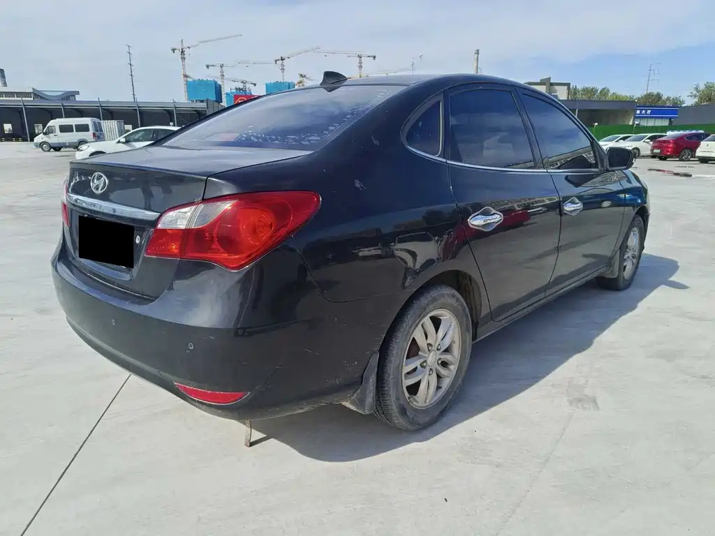 Hyundai Elantra — миниатюра 7
