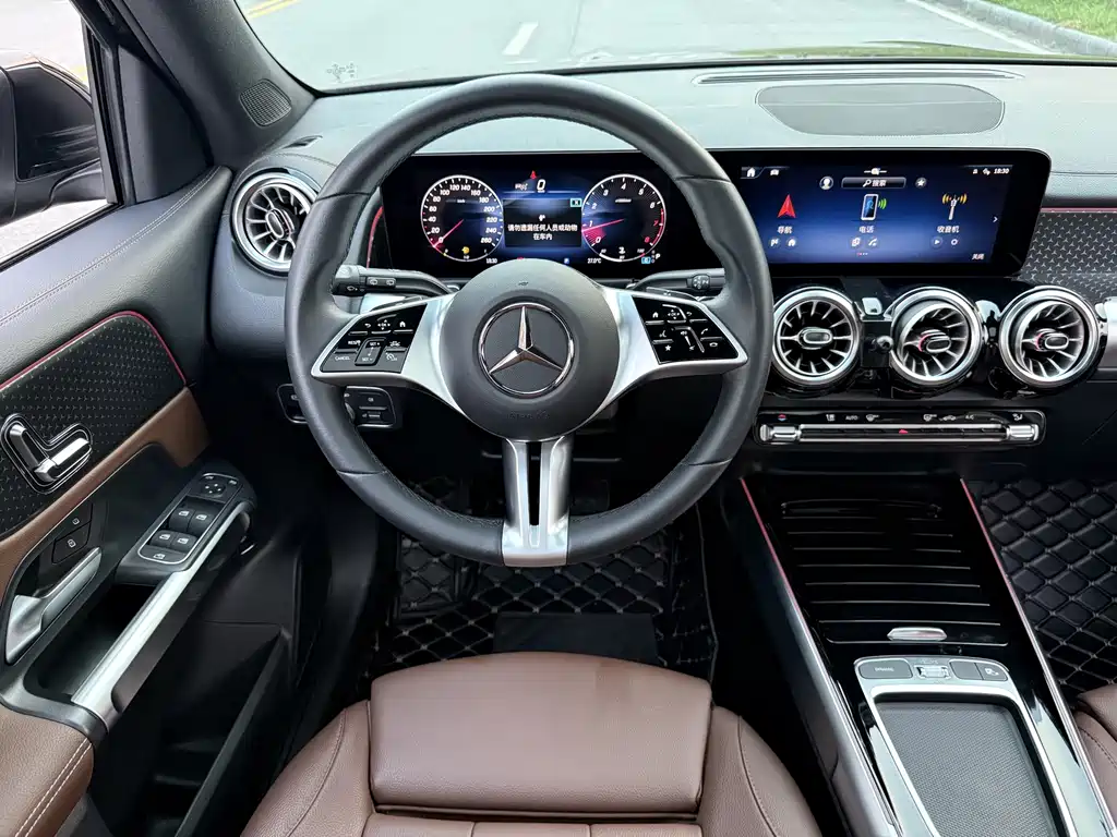 Mercedes-Benz GLB — миниатюра 12