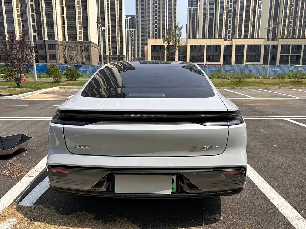 Geely Galaxy Galaxy 8 8 2025 60km EM-i Luxury