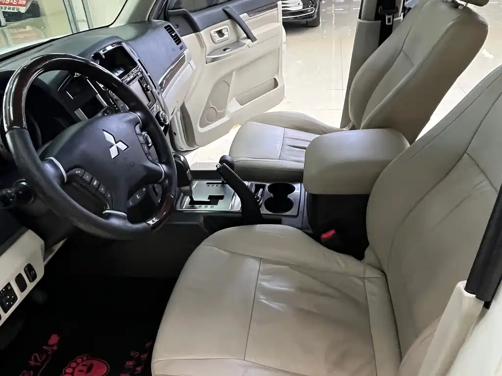 Mitsubishi V97 2019 3.8L AT
