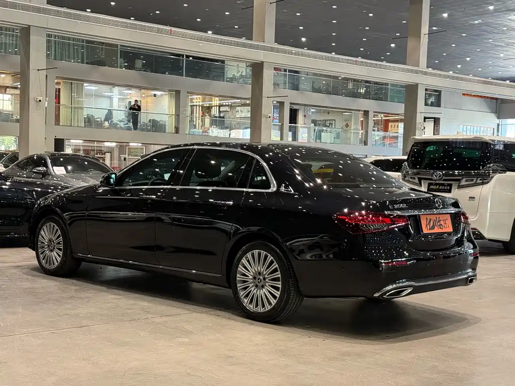 MERCEDES-BENZ E CLASS