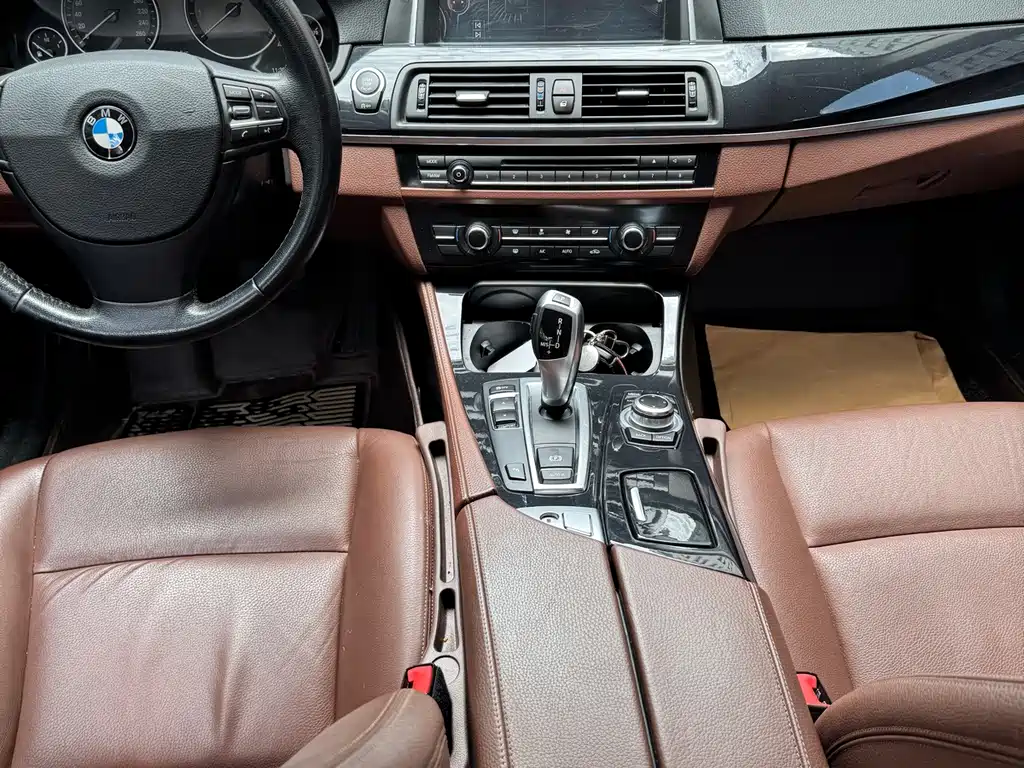 BMW 5 Series — миниатюра 8