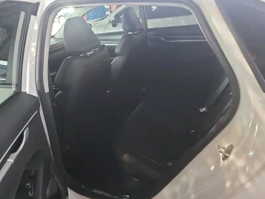Geely Emgrand — миниатюра 11