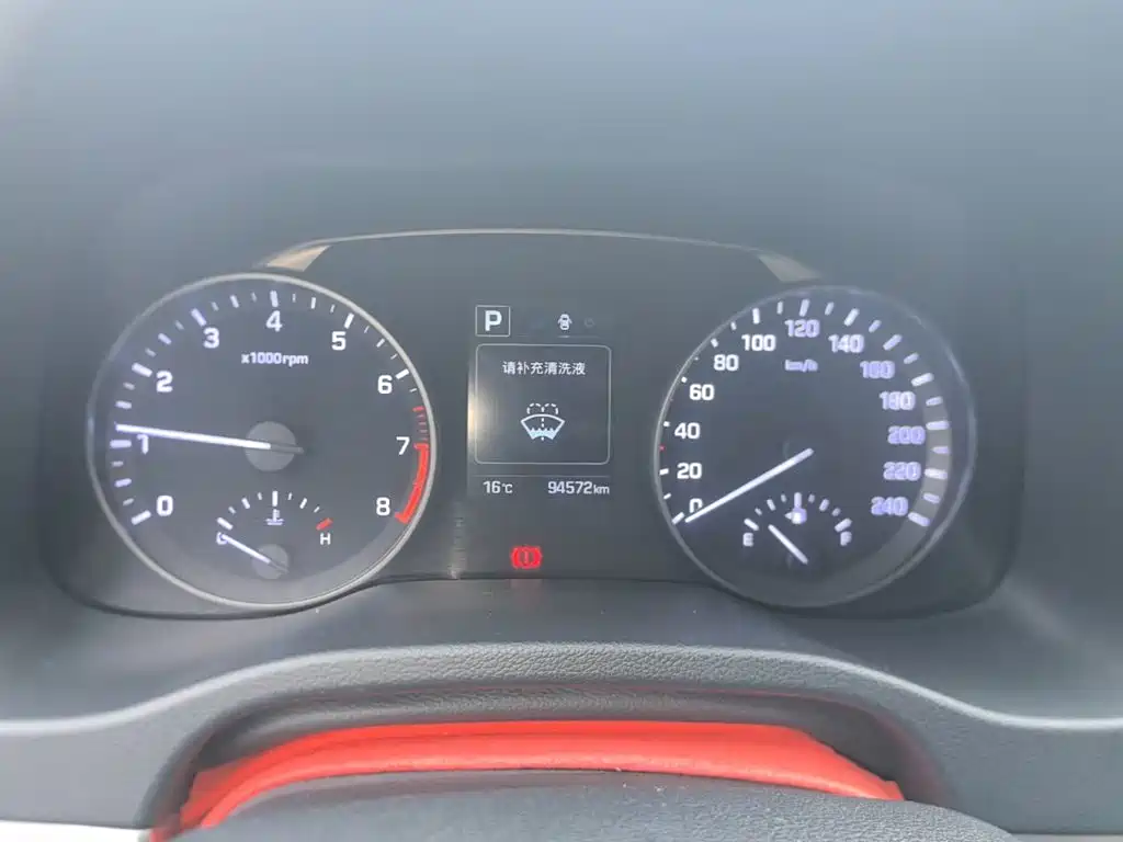 Hyundai Elantra — миниатюра 12