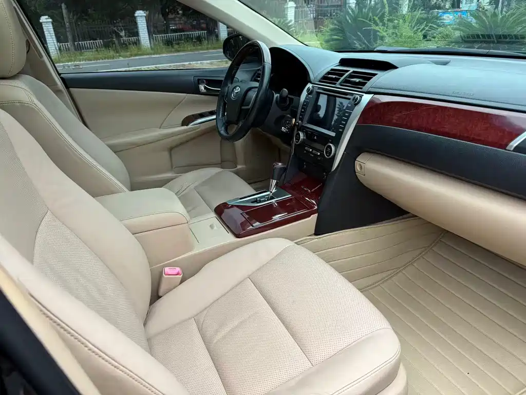 Toyota Camry 2013 2.0G Comfort