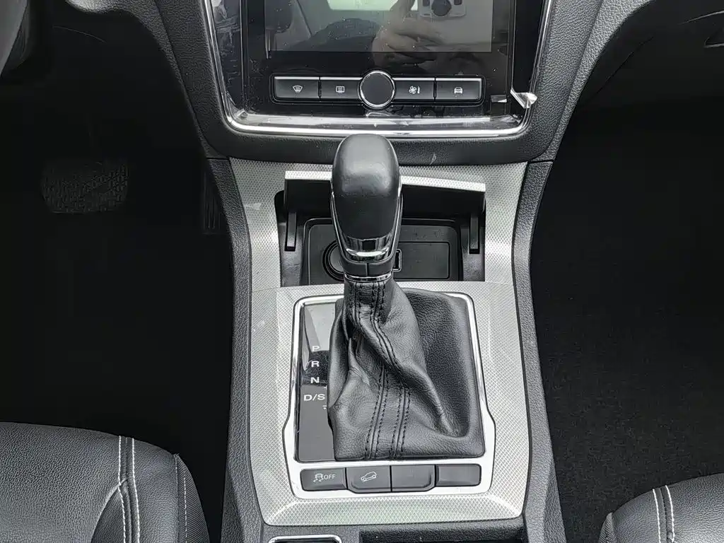 Roewe RX5 — миниатюра 13
