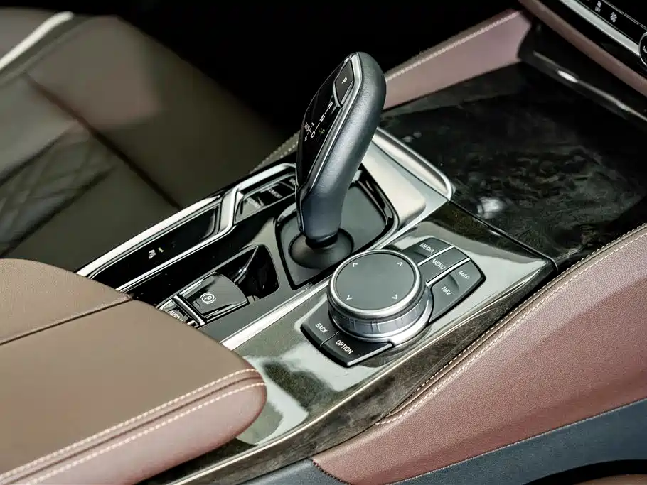 BMW 5 Series — миниатюра 18