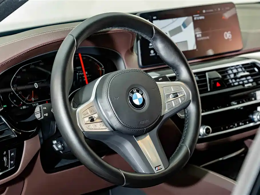 BMW 5 Series — миниатюра 10