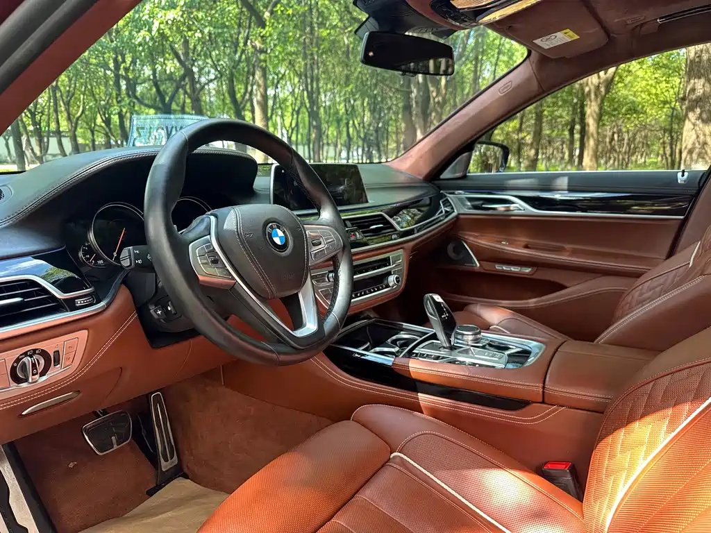 BMW 7 Series — миниатюра 4
