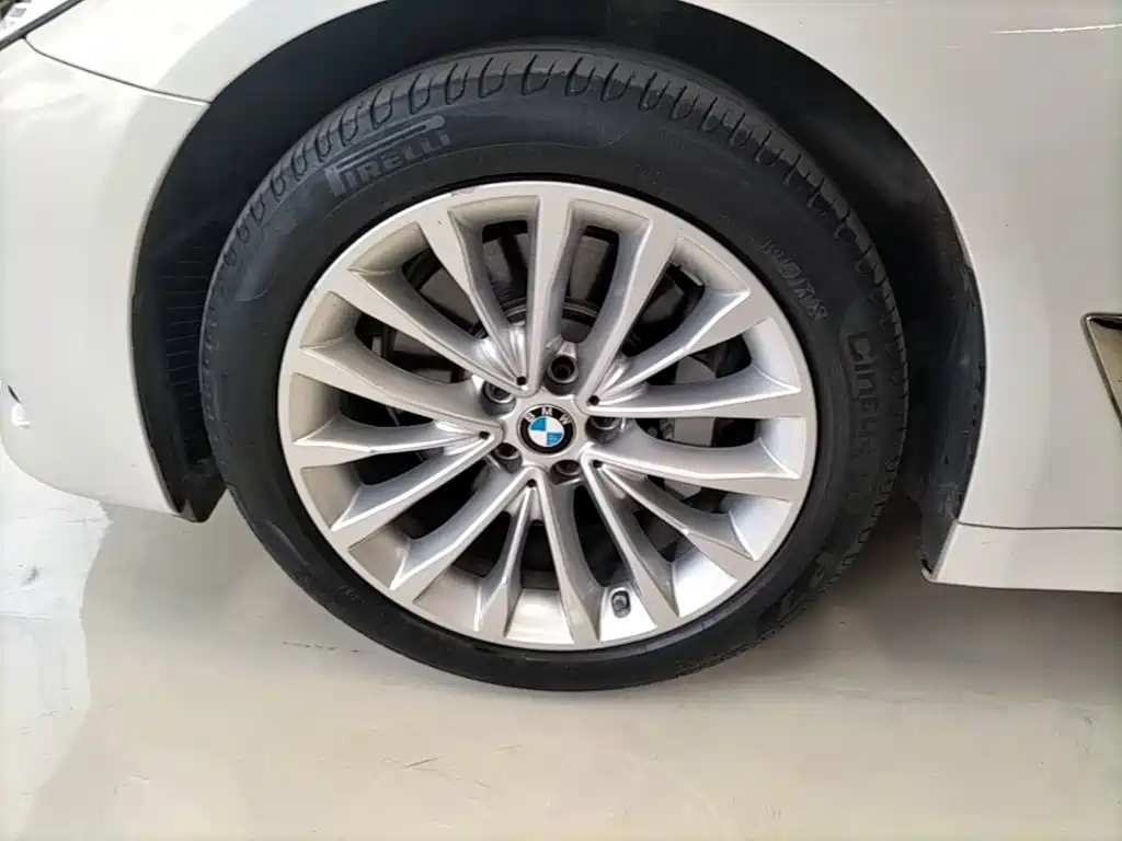 BMW 5 Series — миниатюра 25