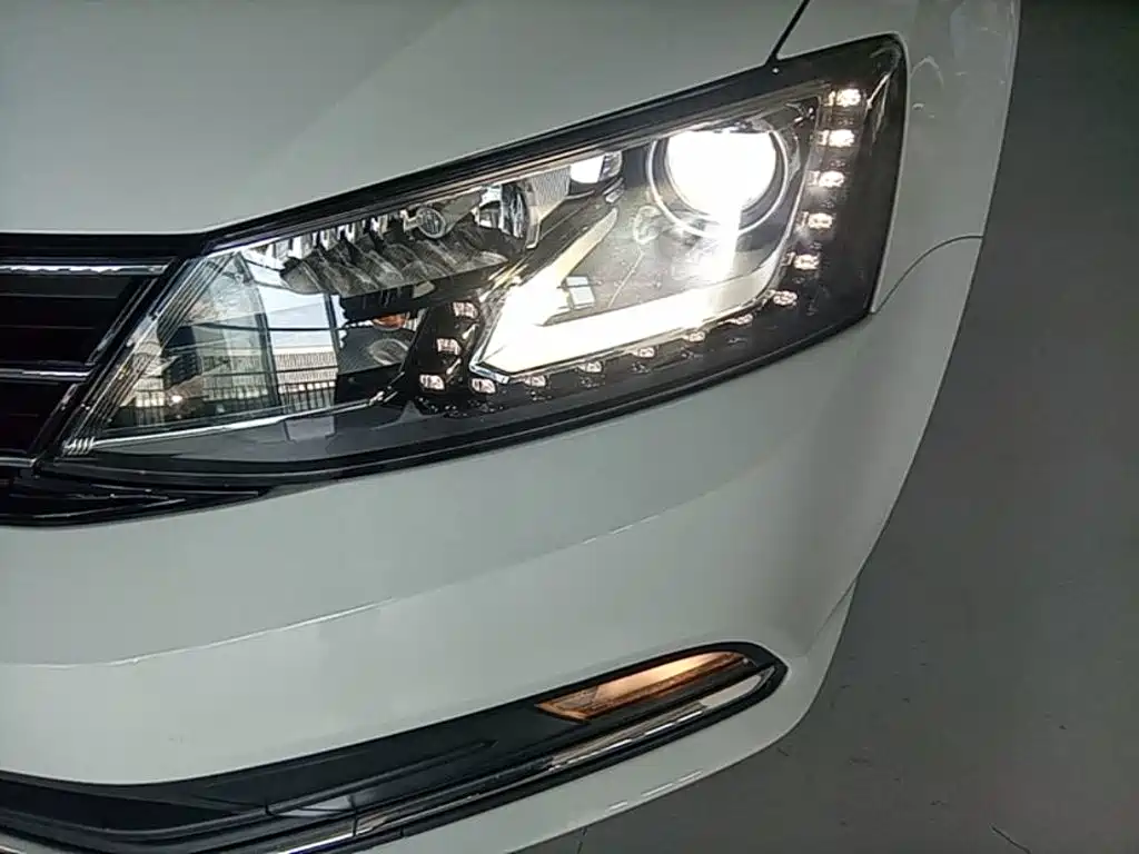 Volkswagen Sagitar — миниатюра 24
