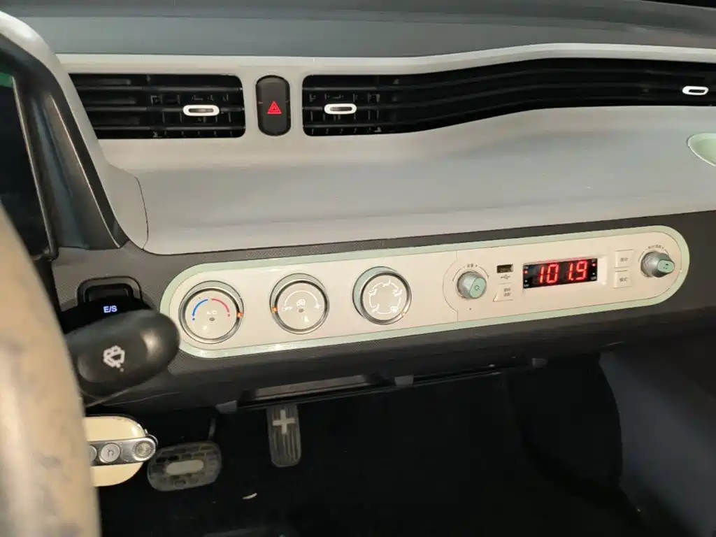 Wuling MINIEV — миниатюра 13