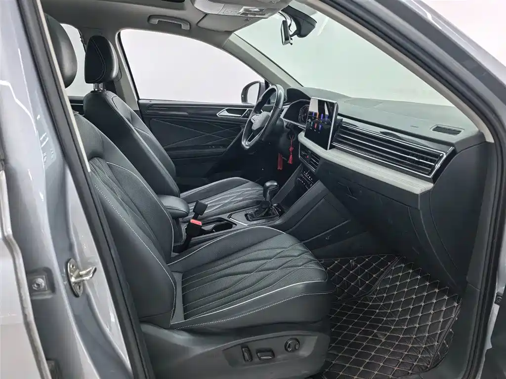 Volkswagen Tiguan L — миниатюра 13