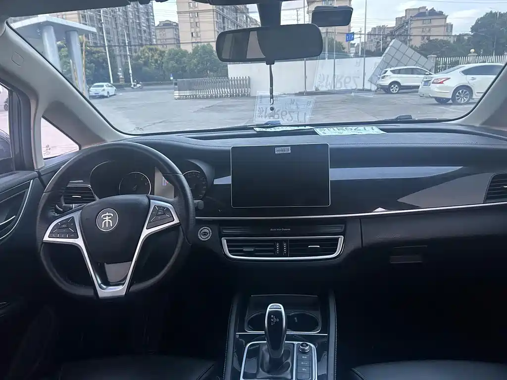 BYD MAX — миниатюра 10