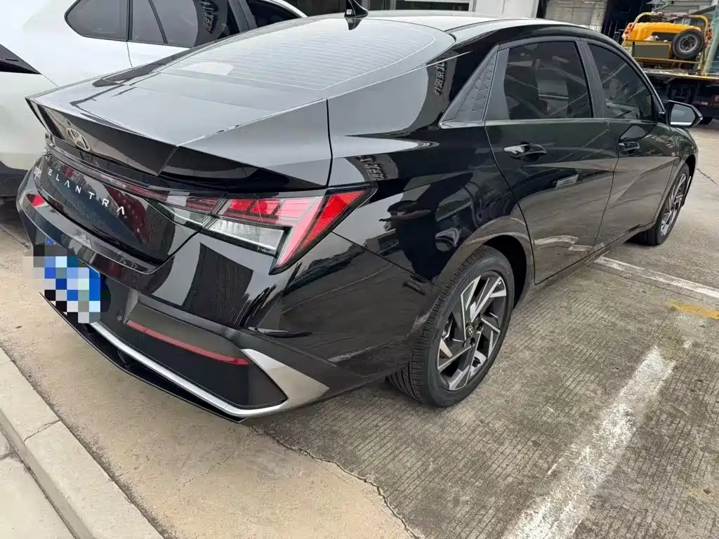 Hyundai Elantra — миниатюра 2